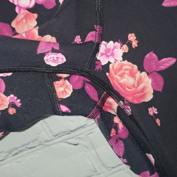PINK Victoria’s Secret Ultimate Womens Size M Floral Leggings - Picture 7 of 10